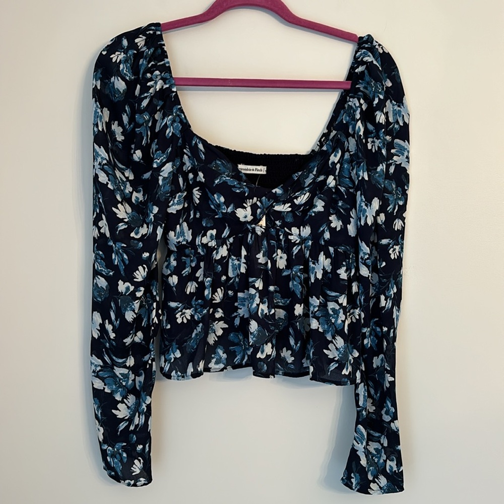 Abercrombie & Fitch Navy Flowy Floral Cropped Blouse Size Small NWT